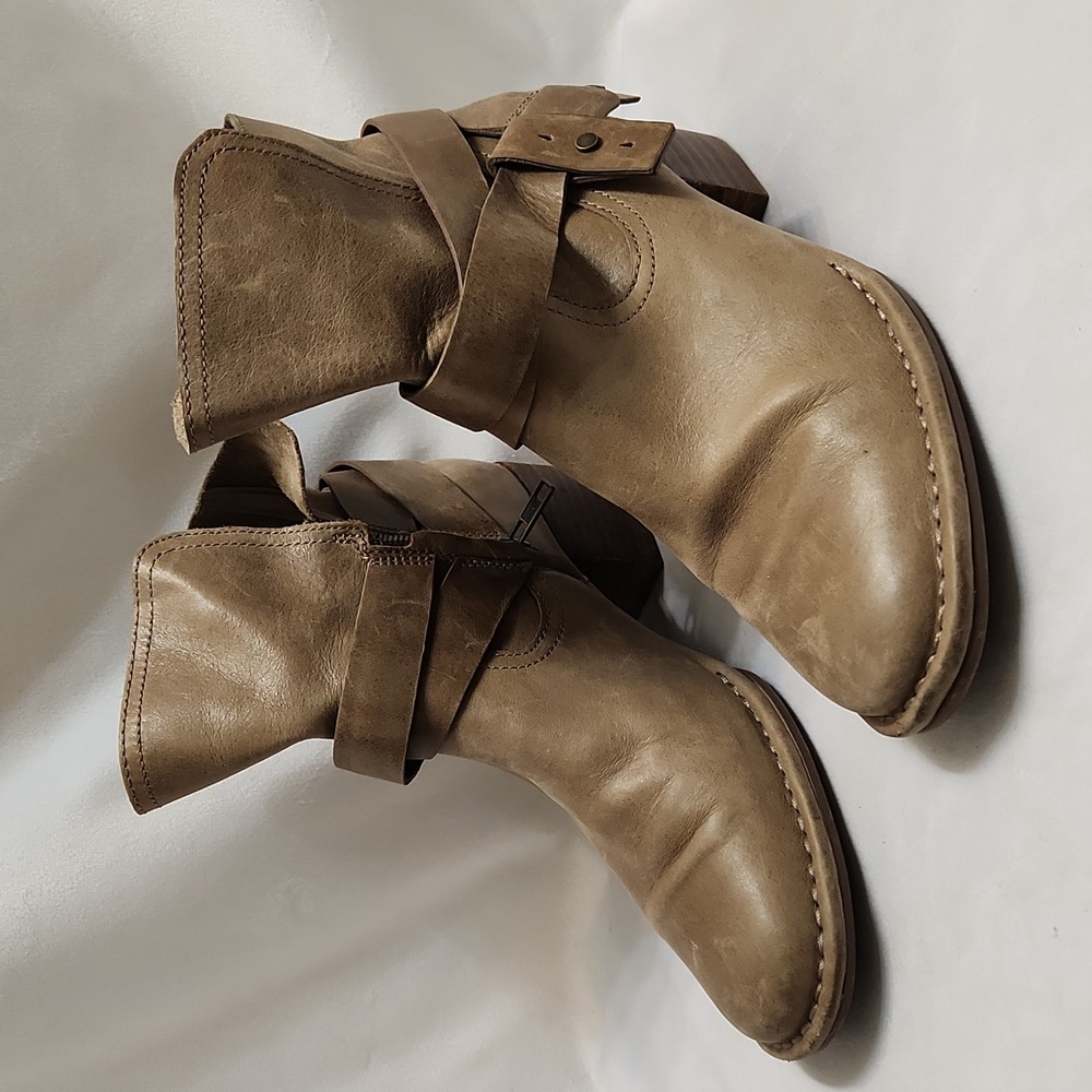 UGG Elysian Tan Leather Heeled Ankle Booties Boots (w size 7.5) - Picture 5 of 16
